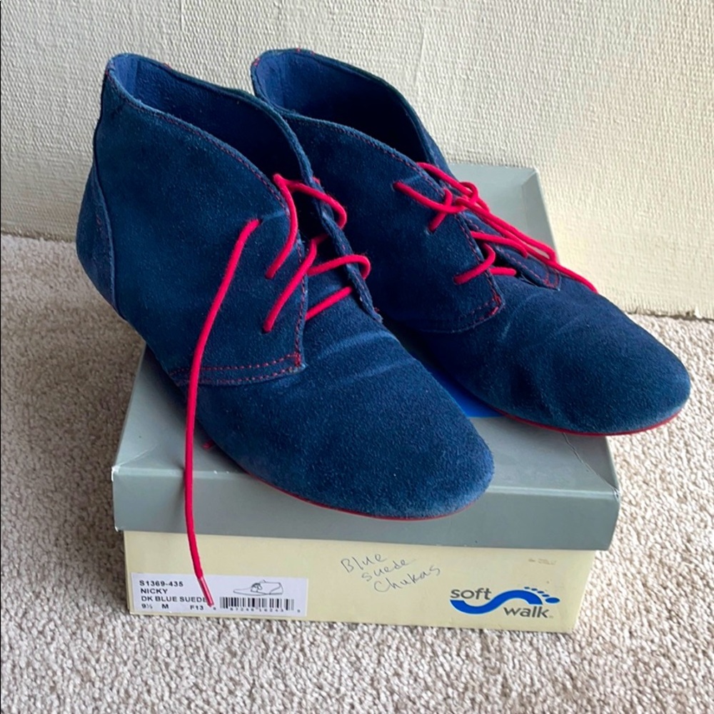 Softwalk Nicky - blue suede chukkas